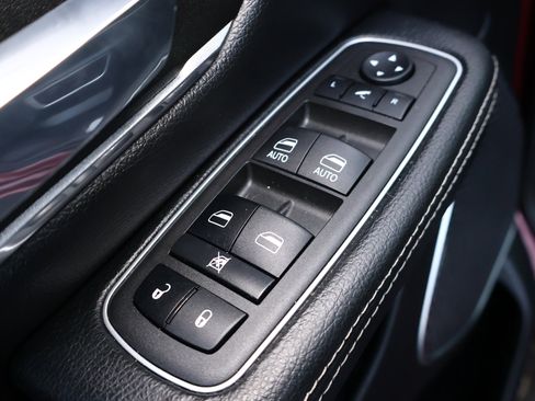 Used 2022 RAM 1500 Laramie AWD/4WD image 8