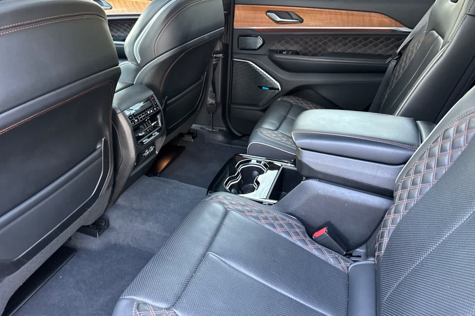 Used 2023 Jeep Grand Cherokee L Summit AWD/4WD image 4