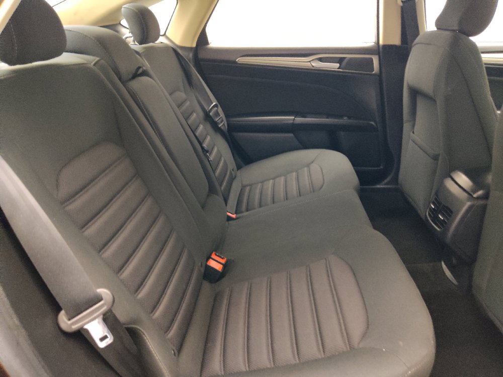 Used 2019 Ford Fusion SE FWD image 19
