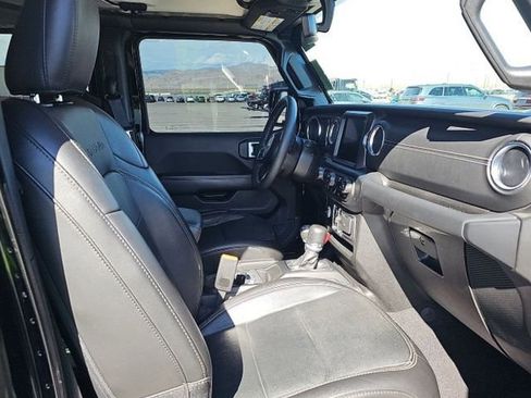 Used 2023 Jeep Wrangler Unlimited Sahara image 13