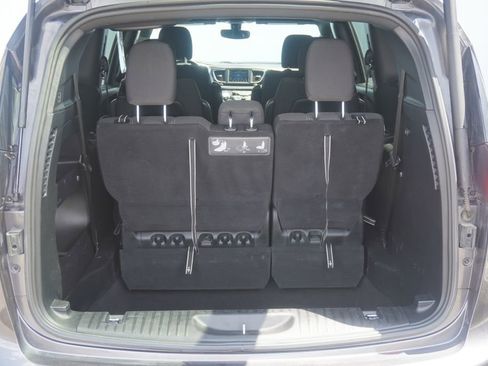 Used 2020 Chrysler Pacifica Touring w/ S Appearance Package FWD image 8