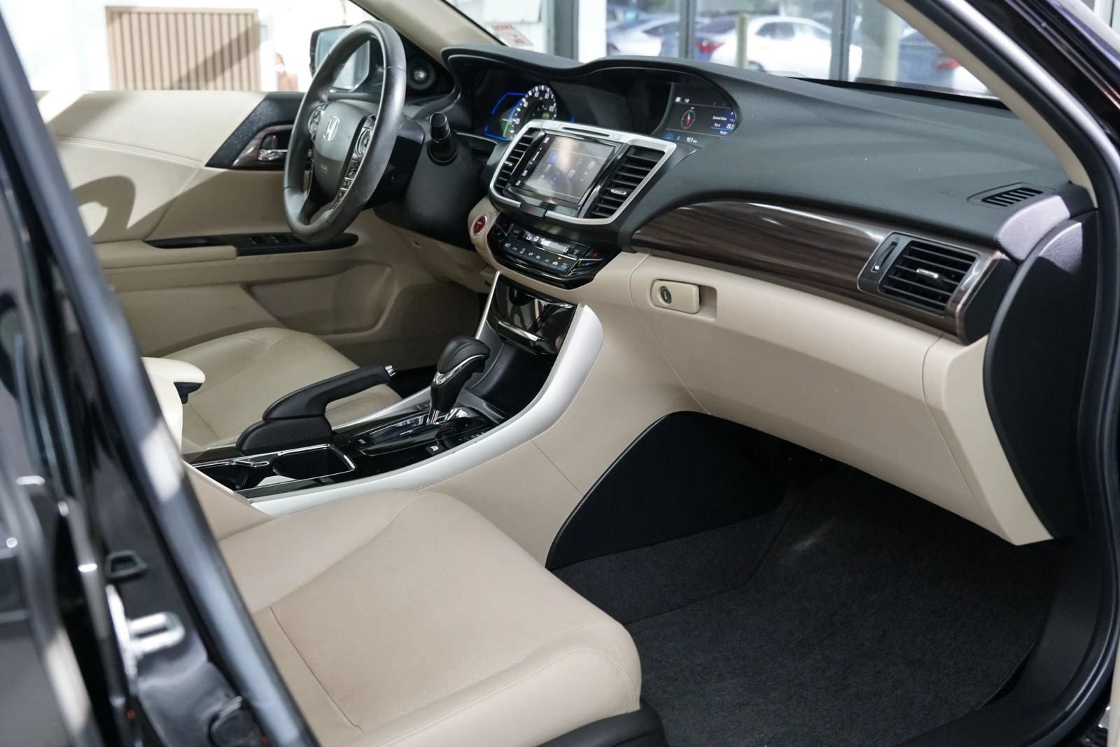 Used 2017 Honda Accord Touring image 6