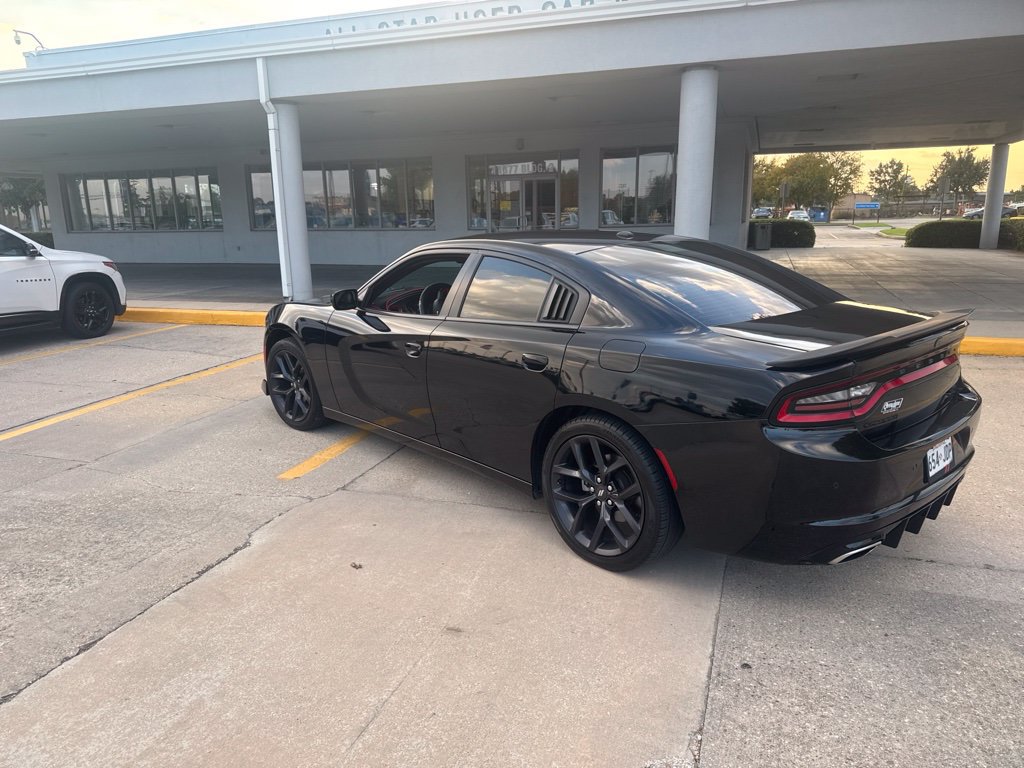Used 2021 Dodge Charger SXT w/ Blacktop Package RWD image 3