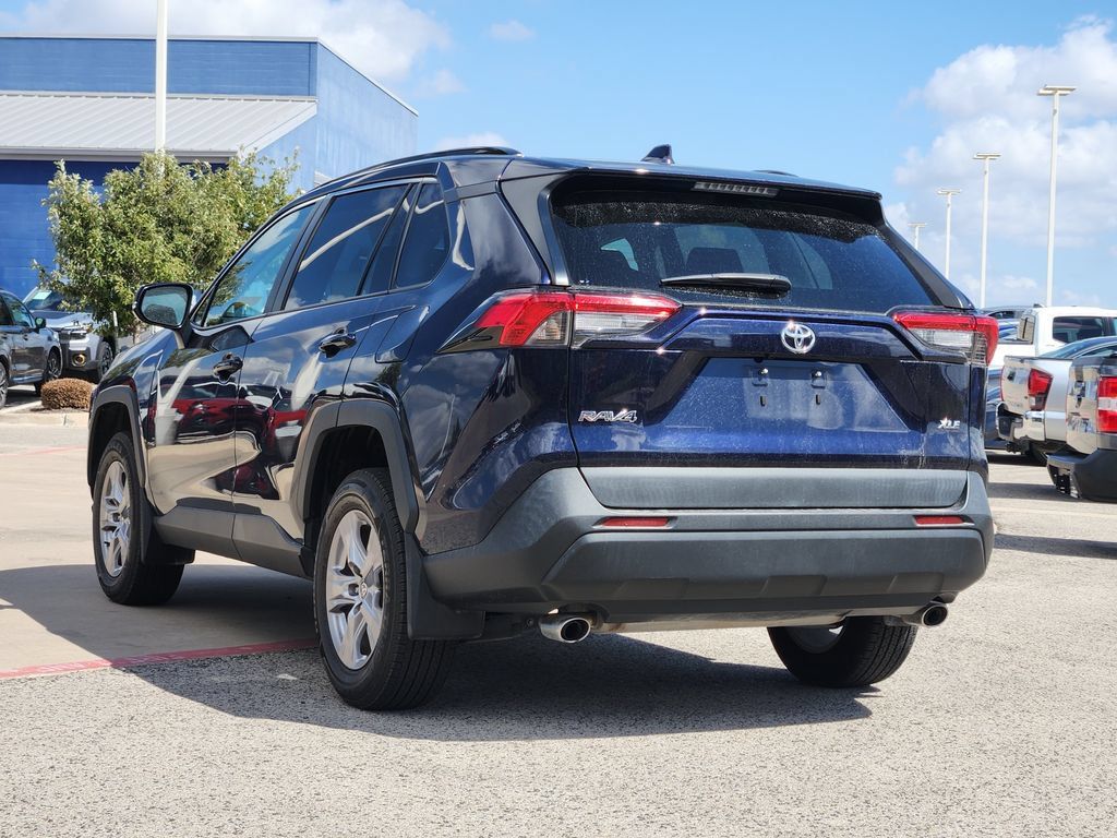 Used 2022 Toyota RAV4 XLE w/ Convenience Package FWD image 3