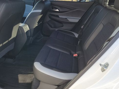 Used 2024 Buick Envista Preferred w/ Advanced Safety Package image 8