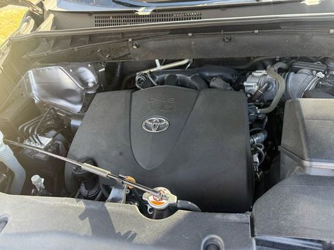 Used 2019 Toyota Highlander LE image 42