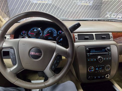 Used 2014 GMC Yukon XL SLT RWD image 16