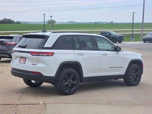 Certified 2023 Jeep Grand Cherokee Limited w/ Black Appearance Package AWD/4WD image 8