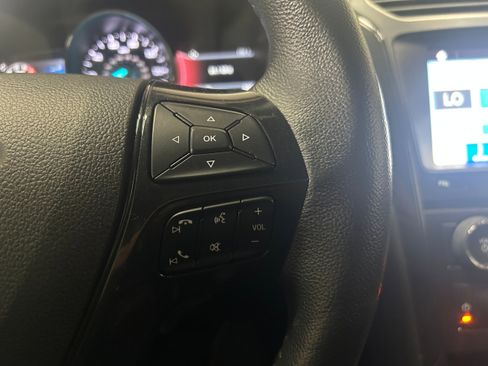 Certified 2018 Ford Explorer XLT w/ Equipment Group 202A AWD/4WD image 18