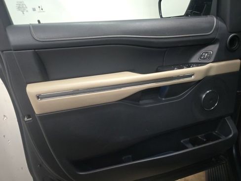 Used 2024 Ford Expedition XLT image 18