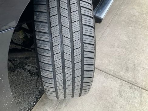 Used 2019 Chevrolet Tahoe LT w/ LT Signature Package image 11