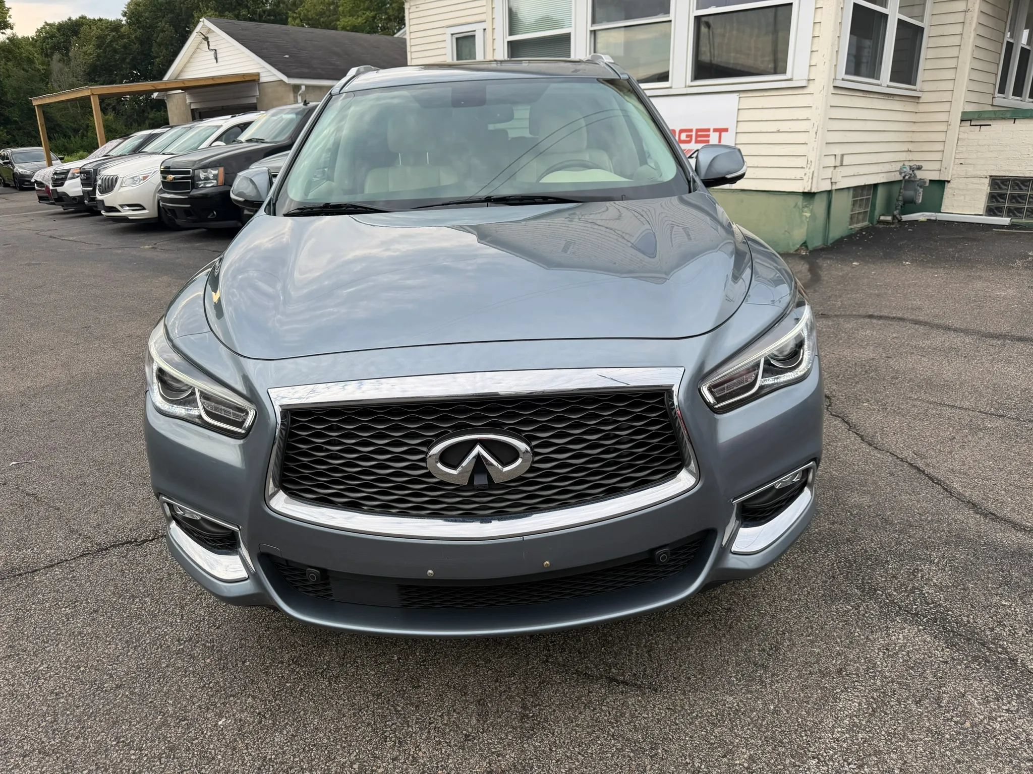 Used 2017 INFINITI QX60 Luxe w/ Premium Plus Package AWD/4WD image 4