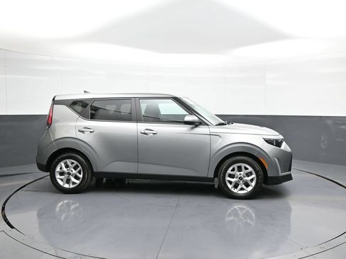 Certified 2023 Kia Soul S FWD image 5