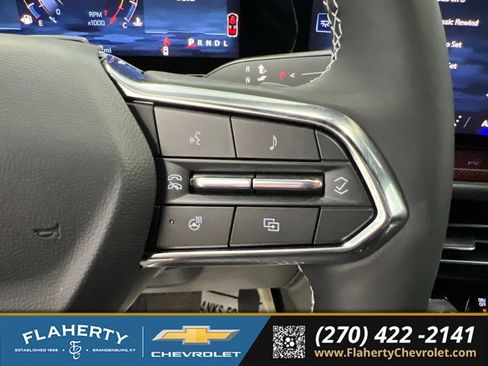 Used 2025 Chevrolet Traverse Z71 w/ Enhanced Driving Package AWD/4WD image 28