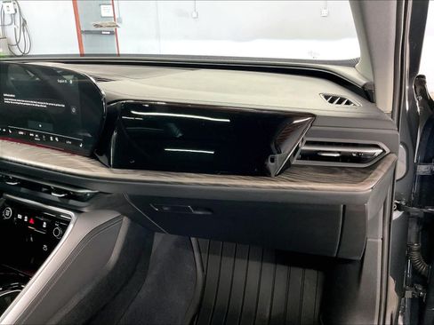 Certified 2025 Audi Q5 Premium w/ Convenience Package AWD/4WD image 18