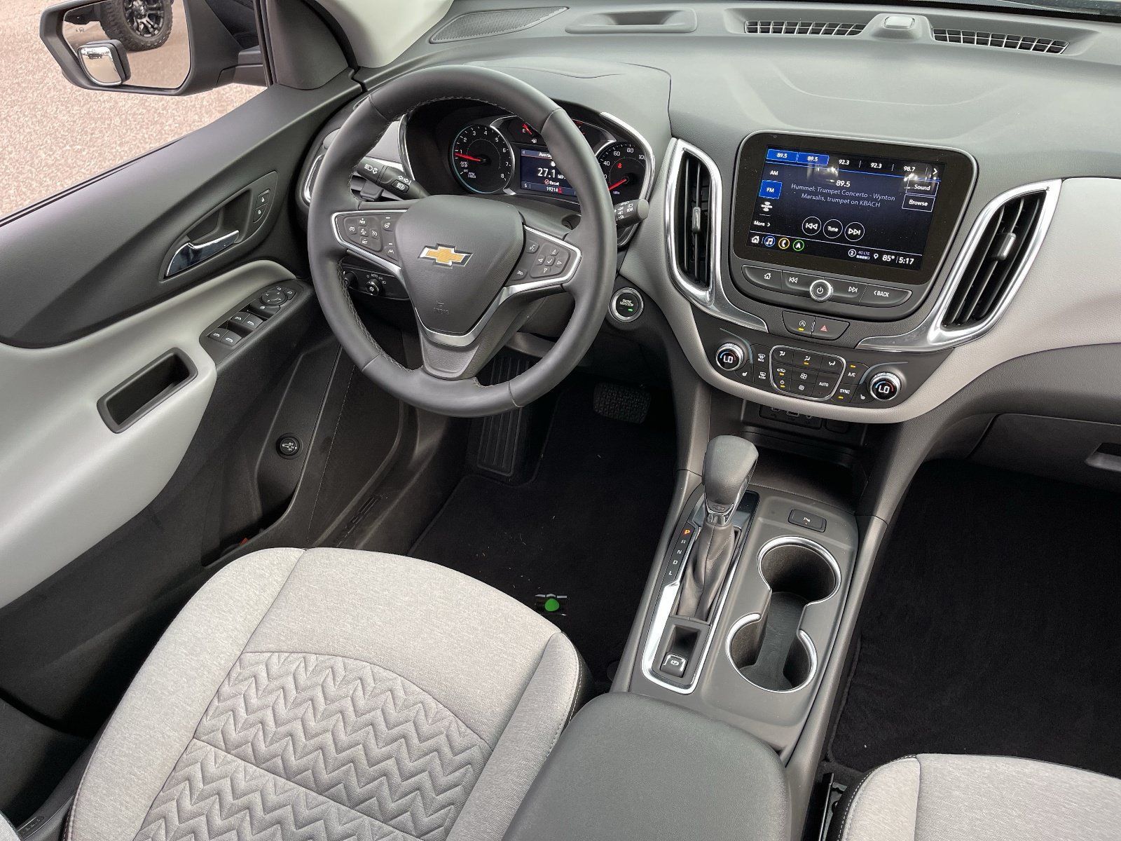 Used 2024 Chevrolet Equinox LT FWD image 15