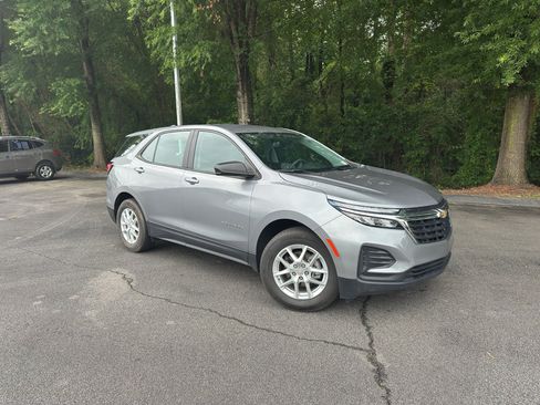 Used 2024 Chevrolet Equinox LS w/ Driver Confidence II Package FWD image 2