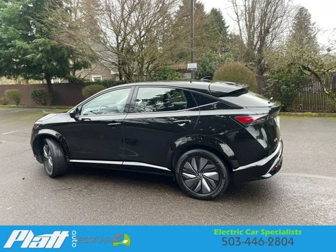 Used 2023 Nissan Ariya AWD image 5