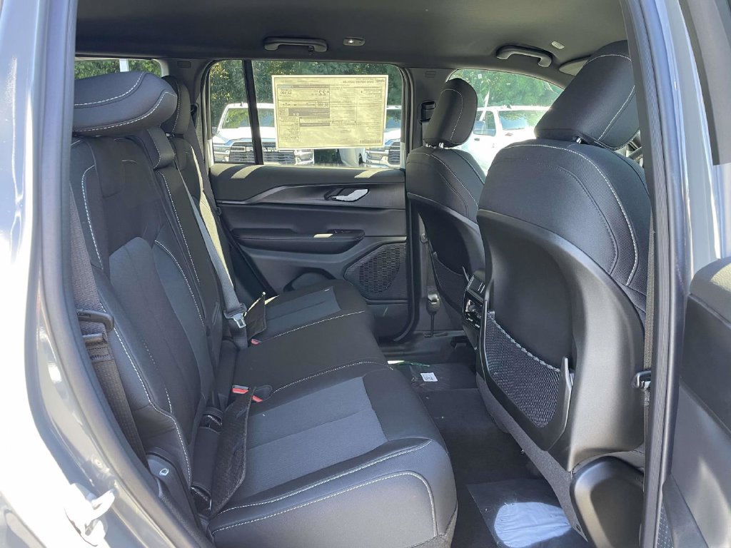 New 2027 Jeep Grand Cherokee 4WD image 16