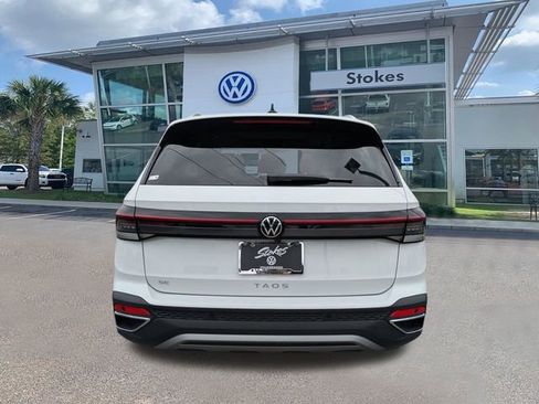 New 2026 Volkswagen Taos SE FWD image 5