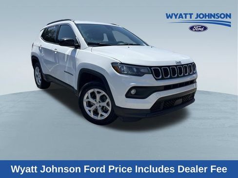 Used 2024 Jeep Compass Latitude AWD/4WD image 1