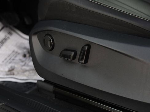 Used 2024 Volkswagen Tiguan SE image 7