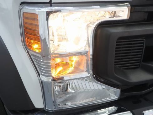 Used 2020 Ford F550 XL w/ Power Equipment Group image 31