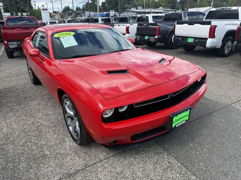 Used 2016 Dodge Challenger SXT Plus RWD image 7