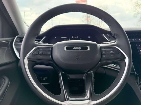Used 2023 Jeep Grand Cherokee L Laredo AWD/4WD image 19
