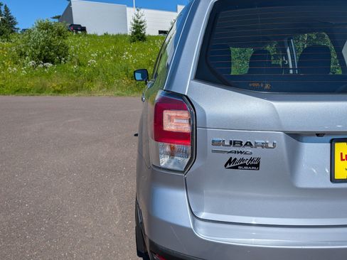 Used 2017 Subaru Forester 2.5i AWD/4WD image 17