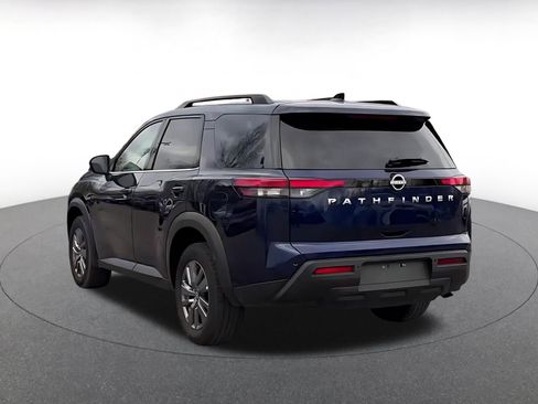 Used 2025 Nissan Pathfinder SV image 11