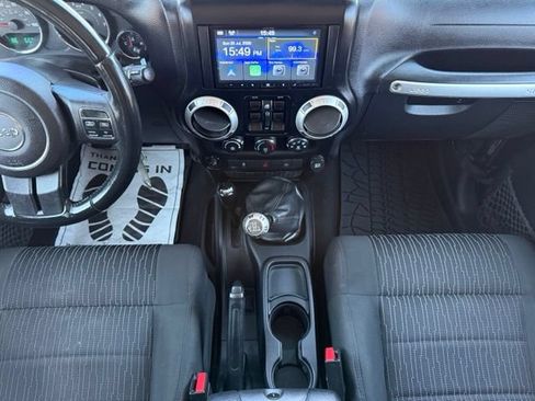 Used 2011 Jeep Wrangler Unlimited Sahara AWD/4WD image 22