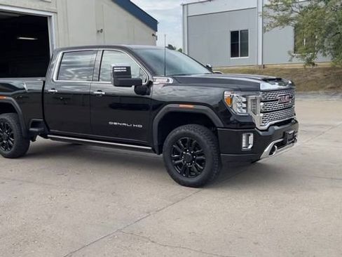 Used 2023 GMC Sierra 2500 Denali w/ Denali Black Diamond Edition image 2