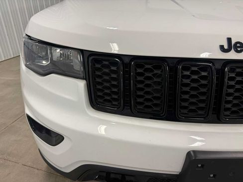 Certified 2019 Jeep Grand Cherokee Laredo AWD/4WD image 4