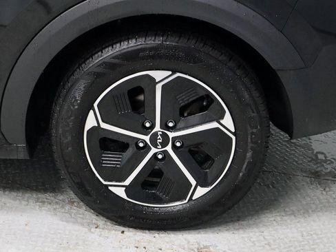 Used 2023 Kia Niro EX image 20