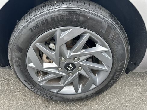 Used 2024 Hyundai Elantra SEL image 30