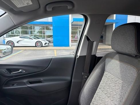 Used 2022 Chevrolet Equinox LT FWD image 9