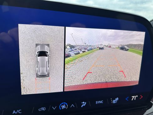 Used 2024 Chevrolet Traverse Z71 image 21