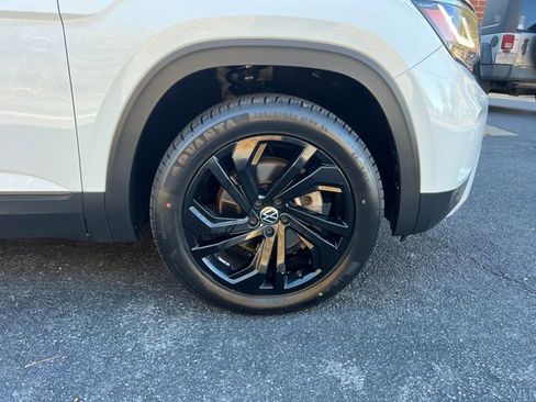Used 2023 Volkswagen Atlas SE image 11