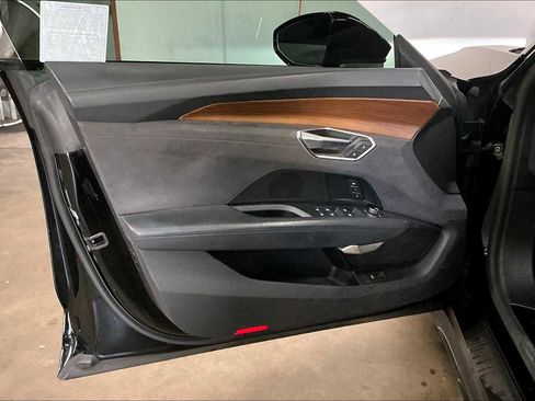 Used 2023 Audi e-tron GT Premium Plus image 25