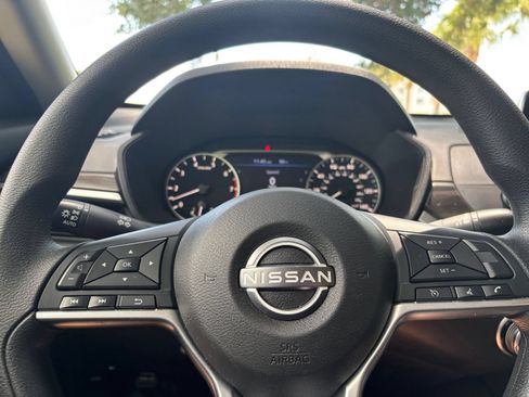 Used 2025 Nissan Altima 2.5 SV FWD image 29
