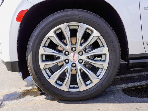 Used 2022 GMC Yukon XL Denali w/ Denali Ultimate Package image 9