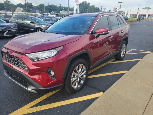 Used 2019 Toyota RAV4 Limited w/ Cold Weather Package AWD/4WD image 4