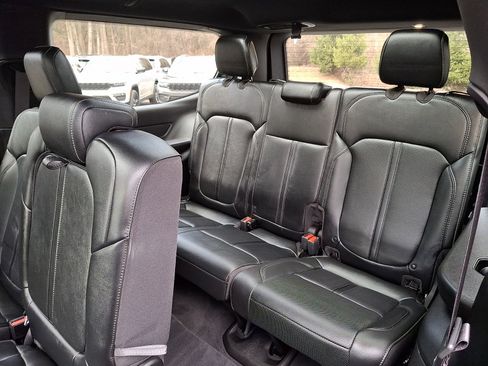 Used 2024 Jeep Wagoneer Series II image 11