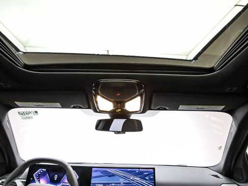 Used 2025 BMW 330i Sedan w/ Premium Package image 17