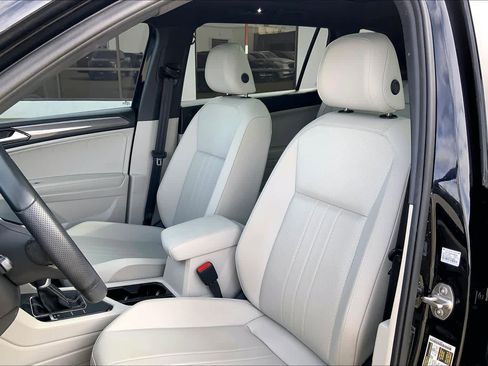 Used 2024 Volkswagen Tiguan SE R-Line image 7