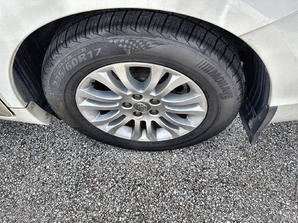 Used 2015 Toyota Sienna XLE w/ XLE Navigation Package FWD image 5
