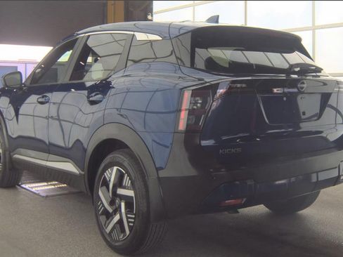 Used 2025 Nissan Kicks SV FWD image 7