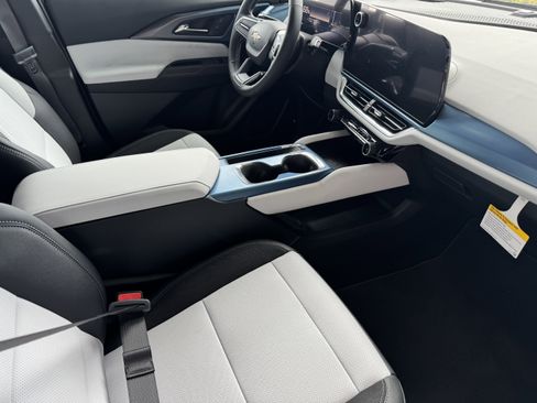 New 2026 Chevrolet Equinox EV LT image 19