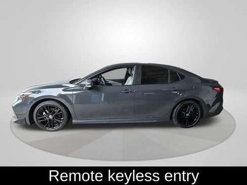 Used 2025 Toyota Camry SE w/ Convenience Package FWD image 4